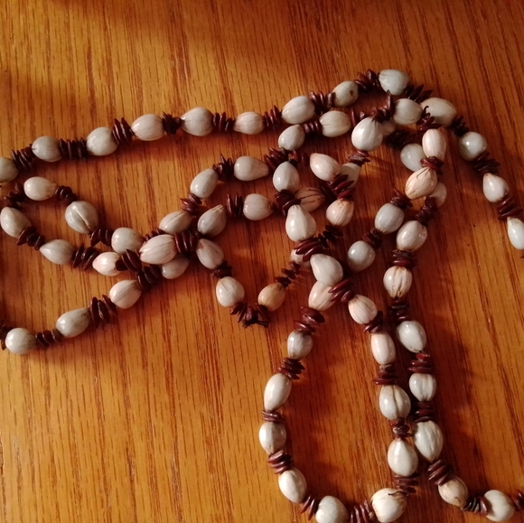 Vintage Strand of Shells in Brown and Cream - Picture 2 of 4